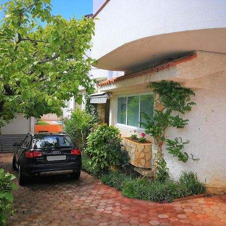 Apartments Bilic With Garden & Swimming Pool - 50M From The Beach Pjescana Uvala Exteriör bild