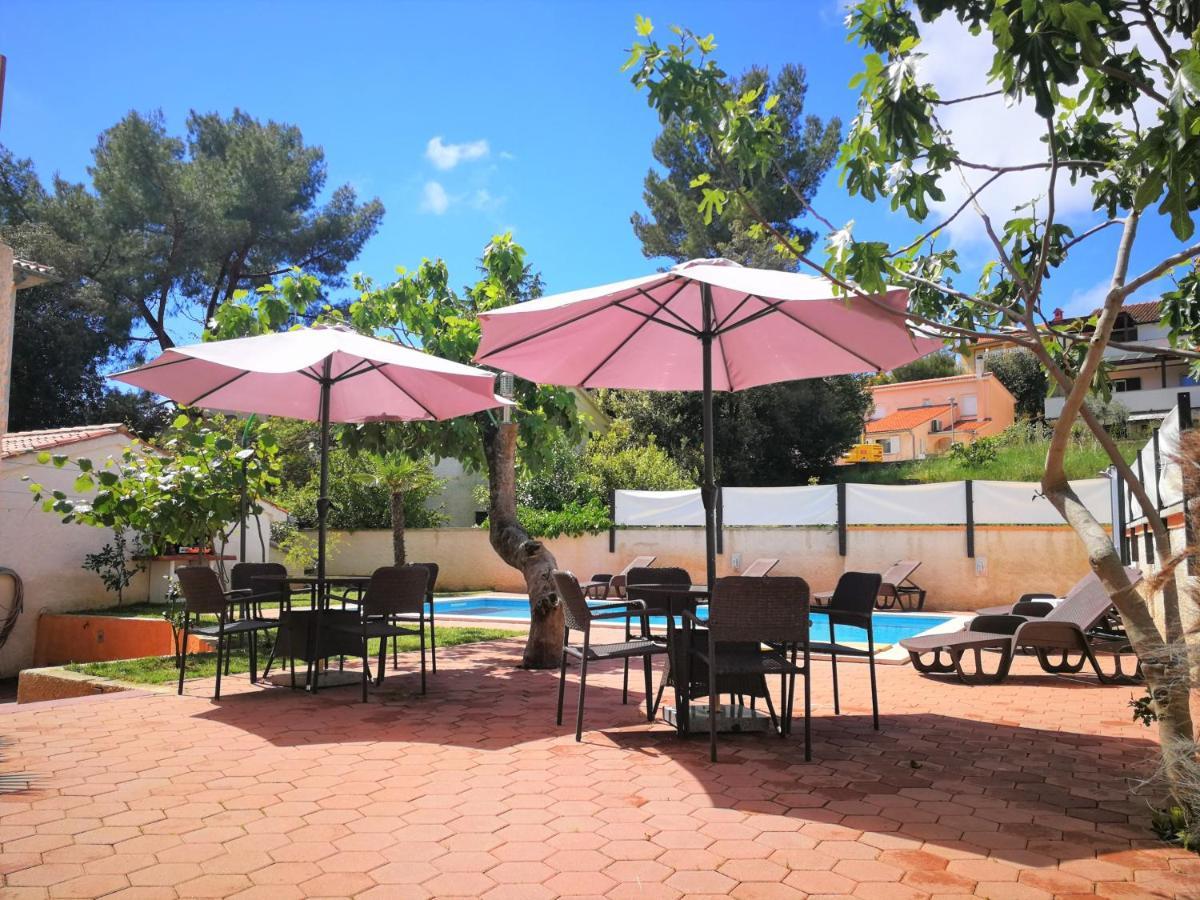 Apartments Bilic With Garden & Swimming Pool - 50M From The Beach Pjescana Uvala Exteriör bild