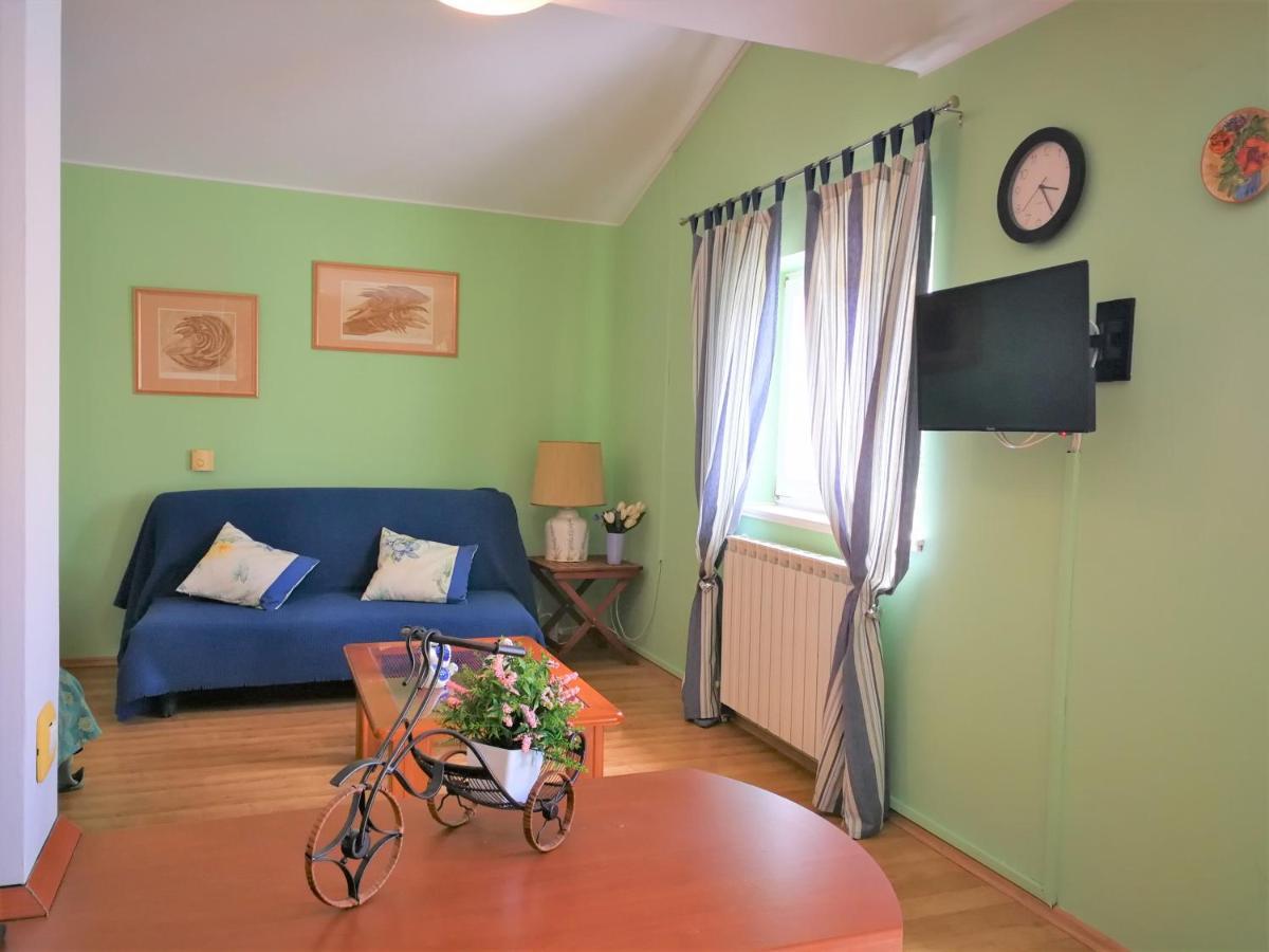 Apartments Bilic With Garden & Swimming Pool - 50M From The Beach Pjescana Uvala Exteriör bild