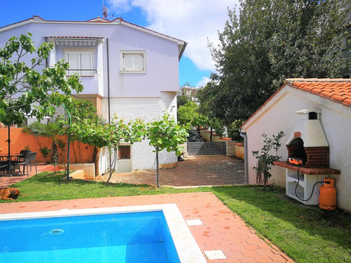 Apartments Bilic With Garden & Swimming Pool - 50M From The Beach Pjescana Uvala Exteriör bild