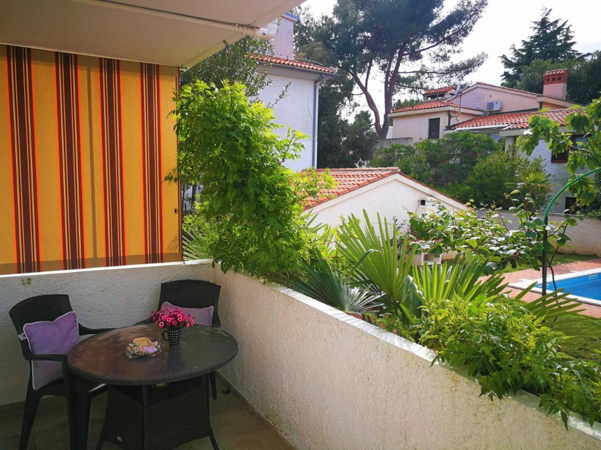 Apartments Bilic With Garden & Swimming Pool - 50M From The Beach Pjescana Uvala Exteriör bild